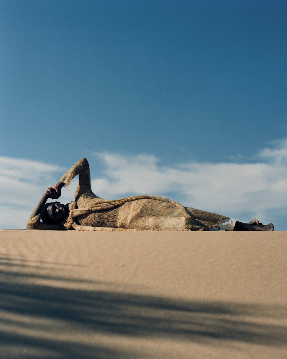 lukhanyo_mdingi's tweet photo. An essence that comprises the entirety of the heart, shot by Casper Kofi
Styling by Pau Avia
Model Ottawa Kwami
MUA Alet Viljoen
Produced by Baker & Co
#lukhanyomdingi #bodyland https://t.co/c4fLO8DkTc