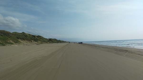 SnufkinJapanes1's tweet photo. I'll go back to Osaka slowly.
Senrihama-nagisa-driveway in Ishikawa prefecture.
You can drive on the beach🥰
#Vanllife and wandering the best 100 #mountains in #Japan 98th day. 
100/100 mountains. https://t.co/XXAuepdW9m