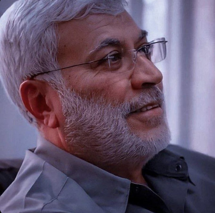 rasulrahem's tweet photo. العراقي الشريف والعراقيه الشريفه هم من يرفعون صورتك ف أنت في قلوبهم وعقولهم ولن ننساك #نحن_نرفع_صورتك https://t.co/aJWPbJ5ZPd