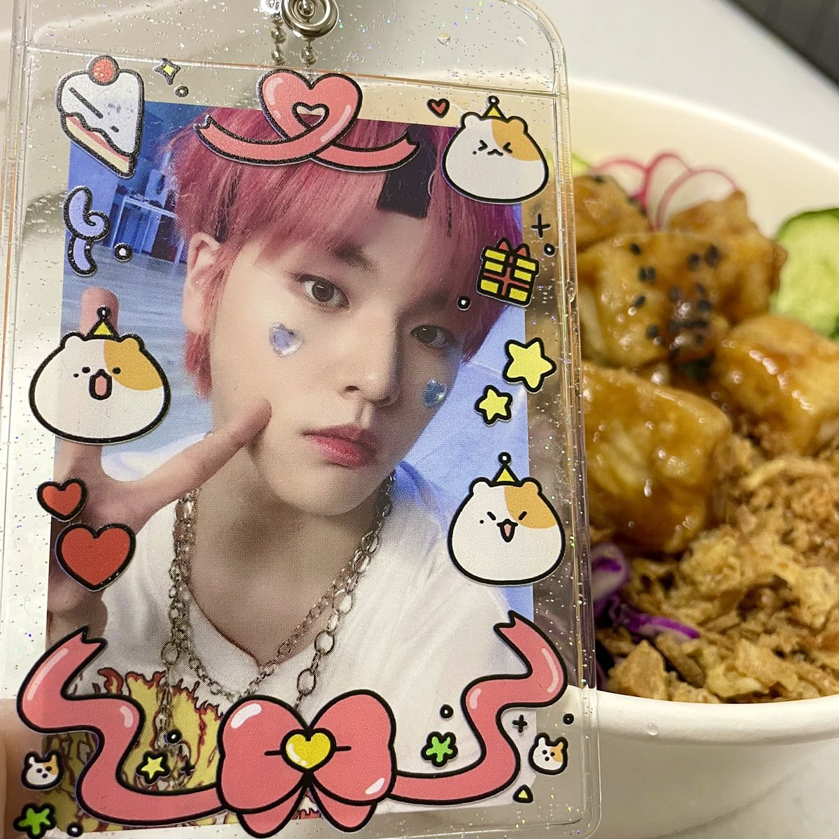 Dohyon___'s tweet photo. #BAE173 #남도현 투명포카홀더

#남도현_한입도_안줄래

엘스뜰 저녁 밥은 드셨나요~? 
오늘 포카홀더 샘플이 왔어요🥹 
실물 너무너무 예뻐서 카메라가 담지 못하네요😭😭
다들 어서 어서 구매하셔서 예쁜 예절 하시길 바랄게요!!💖💖

🗓2022.09.13~2022.09.27
🔗 https://t.co/DcOzBIOIu8 https://t.co/3LuaLephT3