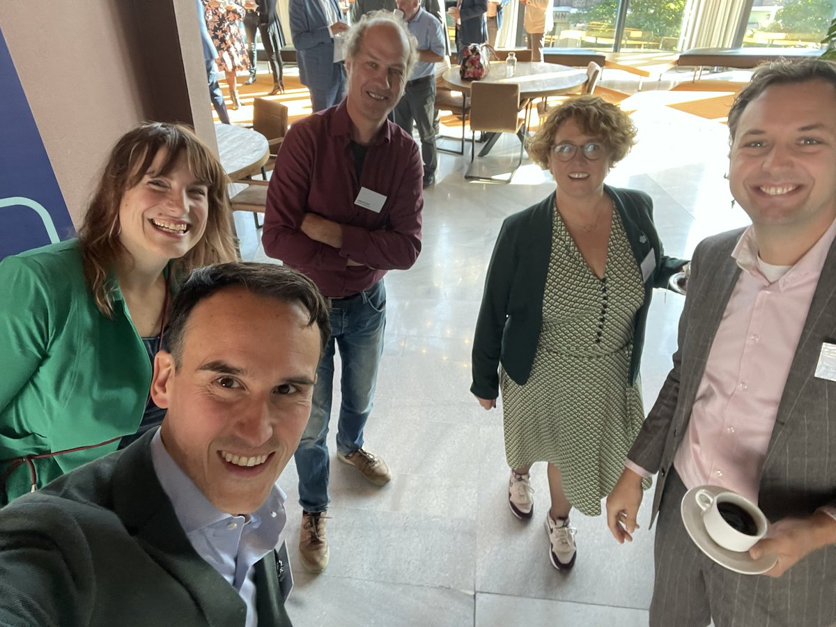 PaulSmeulders's tweet photo. in de pauze met GroenLinkse collega wethouders financiën Eva Boswinkel (Zutphen), @GVVulpen (Wageningen), @mischa_peters (Culemborg) en @RikvanDenDam (Overbetuwe) https://t.co/qw6ONYBURR