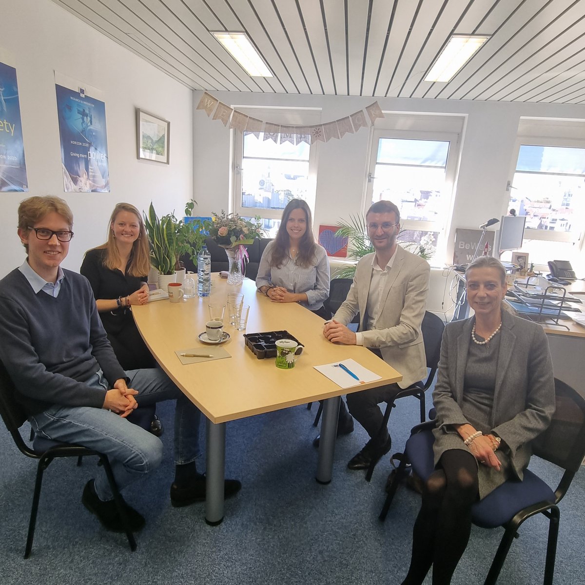 eu_local's tweet photo. Heute zu Besuch bei den Kolleg:innen der @BayFOR in Brüssel. Vielen Dank für den guten Austausch zu EU-Förderprogrammen und weiteren Schnittpunkten unserer Arbeit. #eu_local https://t.co/g3743aLLwG