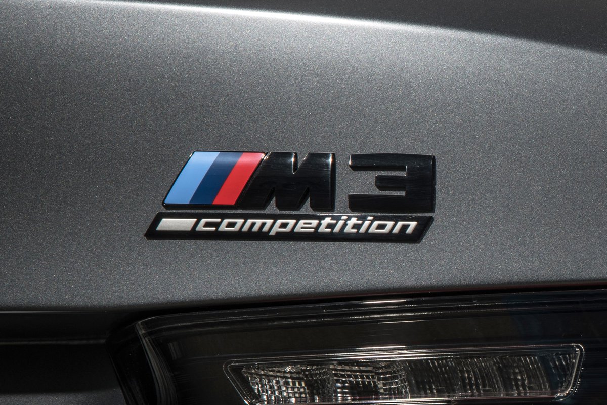 MarkJonesZA23's tweet photo. Can this new age @BMW_SA i4 M50 electrically powered machine take on a proper petrol powered M3 Competition?
The i4 M50 produces 400 kW of power and 795 Nm of instant torque, the M3 Competition fires out a turbocharged 375 kW of power and 650 Nm of torque.
#BMW | #BMWi4 | #M3Comp https://t.co/yQ5ovc7onk