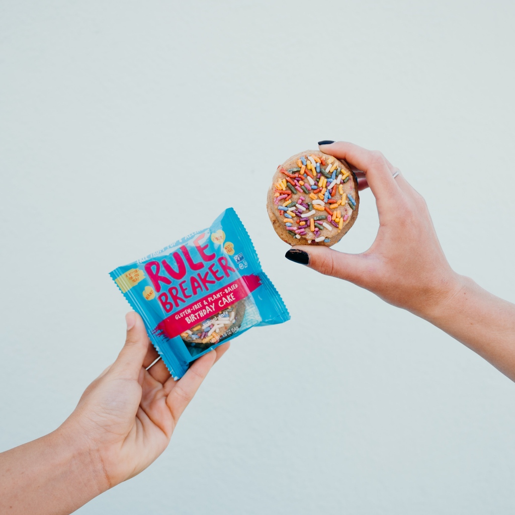 BeARuleBreaker's tweet photo. To celebrate National White Chocolate Day take 15% off all things Birthday Cake with code: WHITECHOCDAY
https://t.co/P6zYYFiVEq
#bearulebreaker #rulebreakersnacks #snacktimesolved #vegan #glutenfree #glutenfreevegan #foodallergyfriendly #allergenfree #top8free #nutfree https://t.co/0KuJ9byUGl