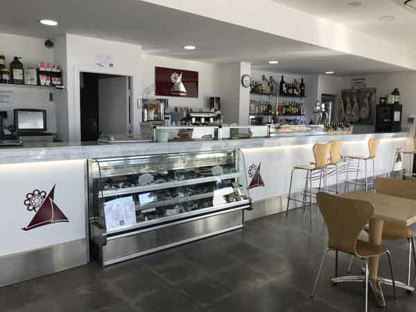UnionistasCF's tweet photo. 📌  PATROCINADOR | @PuertoCharro continúa apoyando el proyecto unionista esta temporada. ¡Gracias, amigos!

Hazles una visita y disfruta de su trato familiar y sus ricos pinchos:
📍 Salida km-214 en la autovía A-62. Aldeanueva de Figueroa.
📞 638 58 94 82 https://t.co/t0XDh35dde