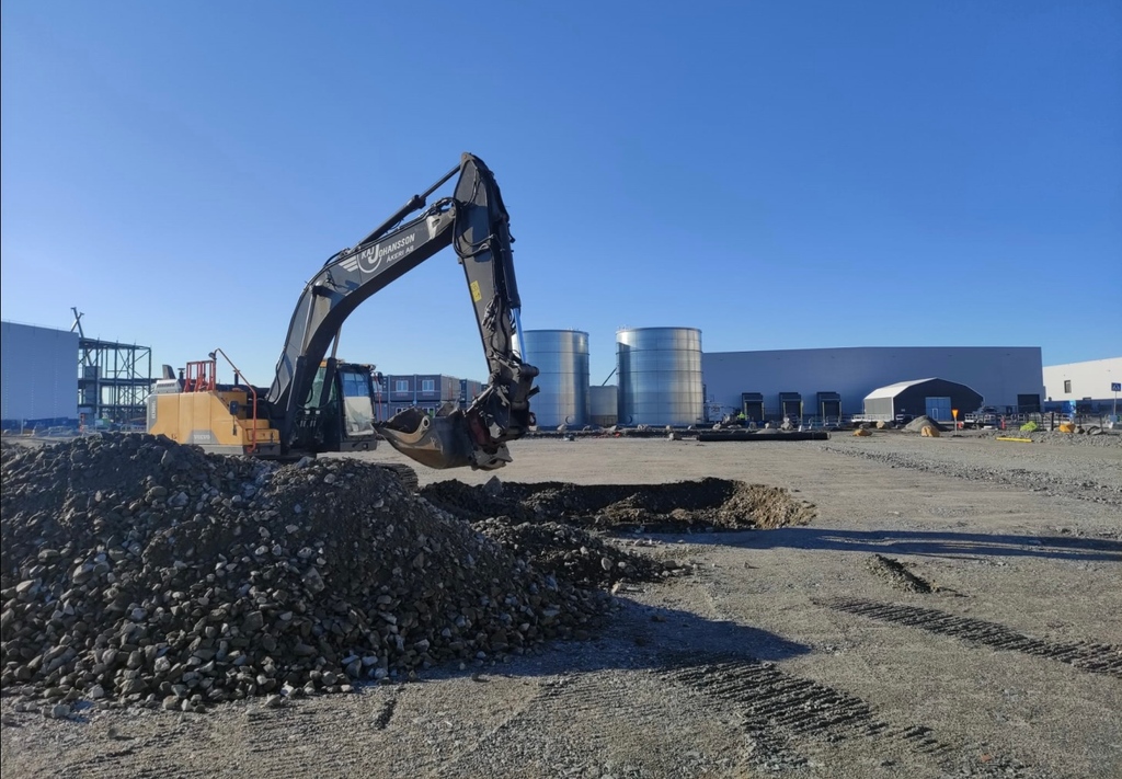Excavation works are now underway for our second cathode production facility at Northvolt Ett! And to be sure, this is going to be huge. Measuring a full 420m in length, 100m wide, and 40m in height, it might just be one of the largest closed buildings in Europe. https://t.co/Eg3sLJujJe