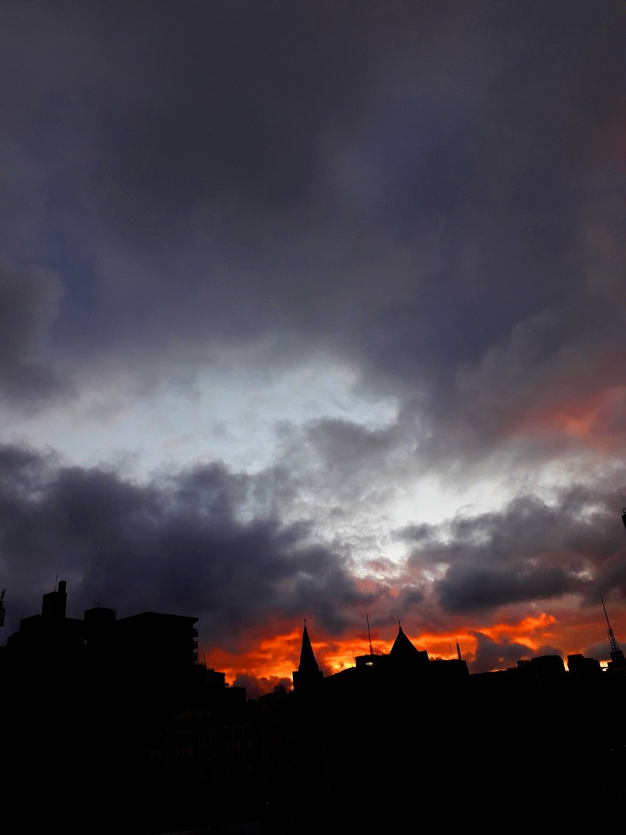 Amanhecer na Aclimação - SP, com celular