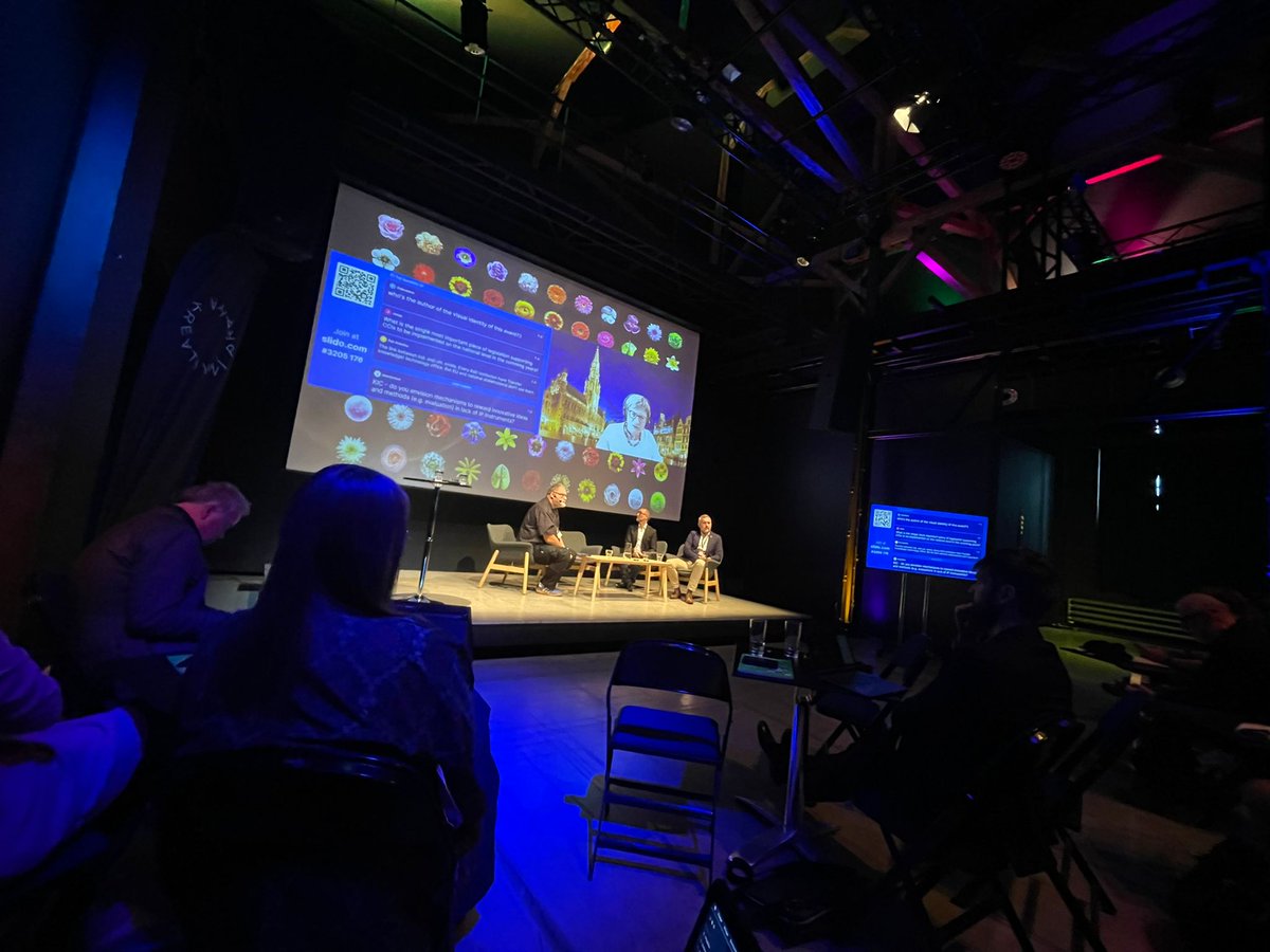 CreativeFed_EU's tweet image. We are now almost at the end of the 1st part of the #ECIS22 Policy Forum.

@g_rin, @Bernd_Fesel, Johanna Leissner and @MarcelKraus_ - Member of the International Council of the @CreativePEC - now on stage for the Policy Forum Conversation discussing Greening the #CCIs.