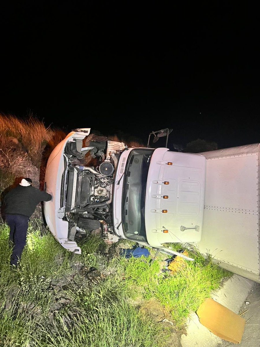 RbSeguridad's tweet photo. @CAPUFE Buenos días, les confirmo si fue el vehículo que mencionaba hace unas horas del accidente en el sitio, Les adjunto la evidencia: https://t.co/xB7jx2wG6Y