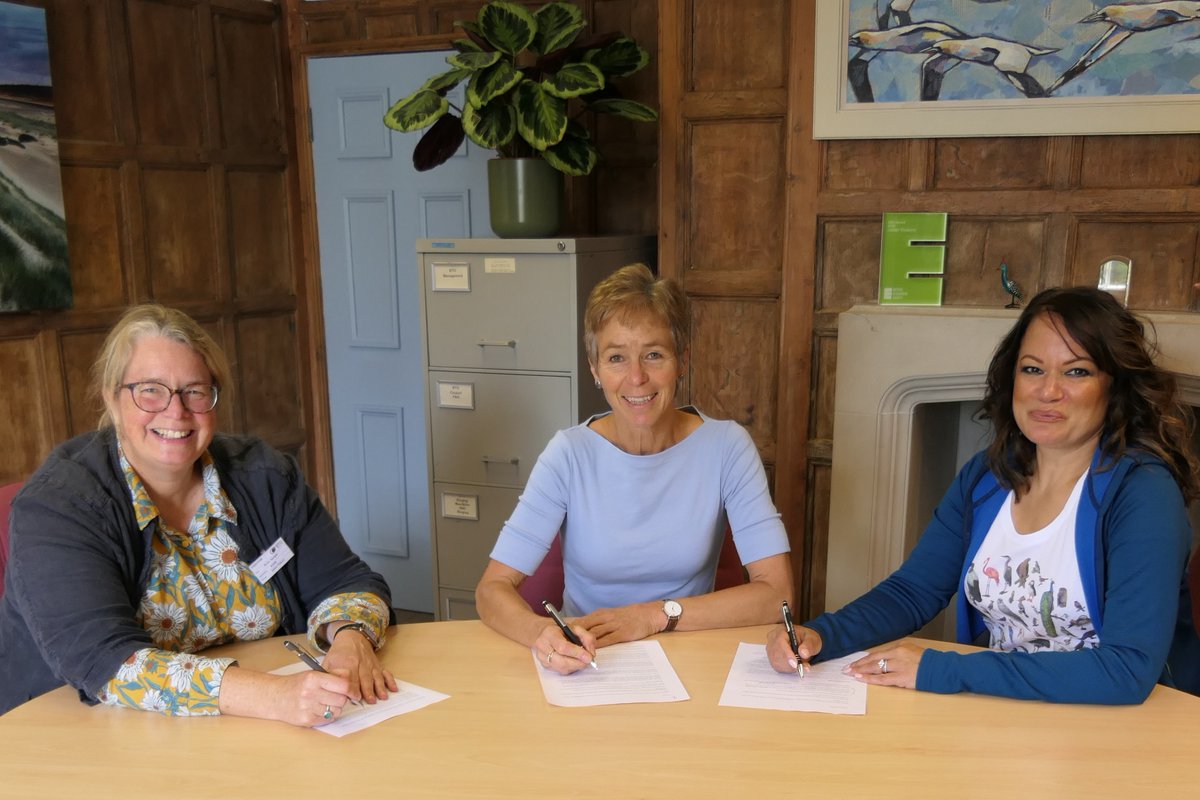 🥳 We’ve signed a new agreement with @JNCC_UK and @Natures_Voice to help secure the future of bird population monitoring in the UK. #BTOScience 🧵👇