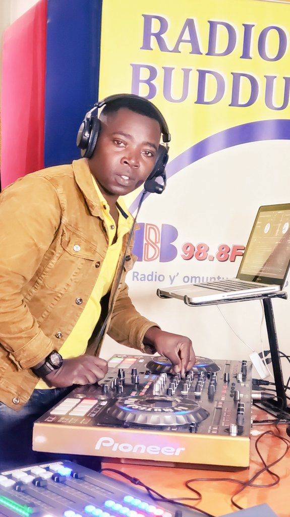 DjMutesaPro's tweet photo. #DaMixxx [Thro Bak Thursday]
On @radiobuddu98 till 4pm powered by @Airtel_Ug https://t.co/gUjD11tL5X