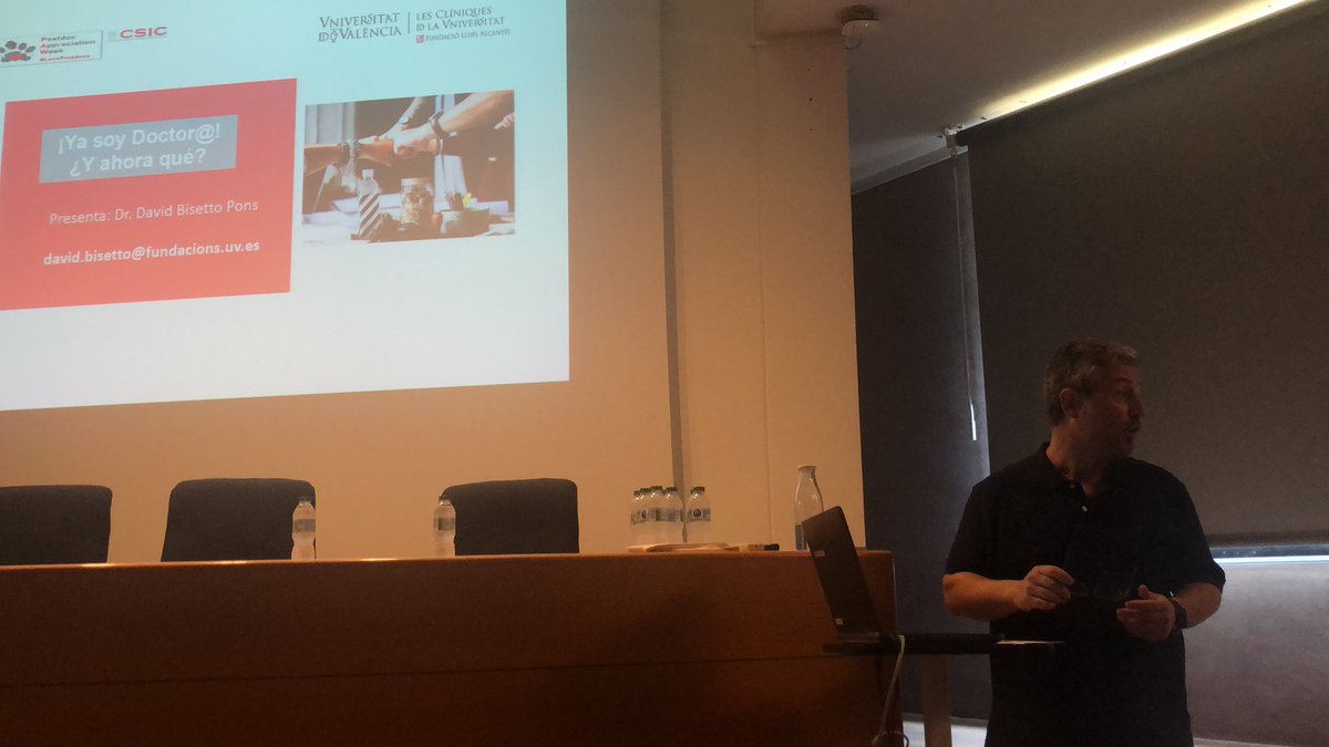_carlarubio's tweet photo. Continuem en la tercera sessió tractant un tema tan important com la Salut Mental amb la xarrada del Dr. David Bisetto @UV_EG @parccientificuv @iata_csic @i2sysbio @postdoc_es @Postdocs_CVA https://t.co/9RDsMrMVco