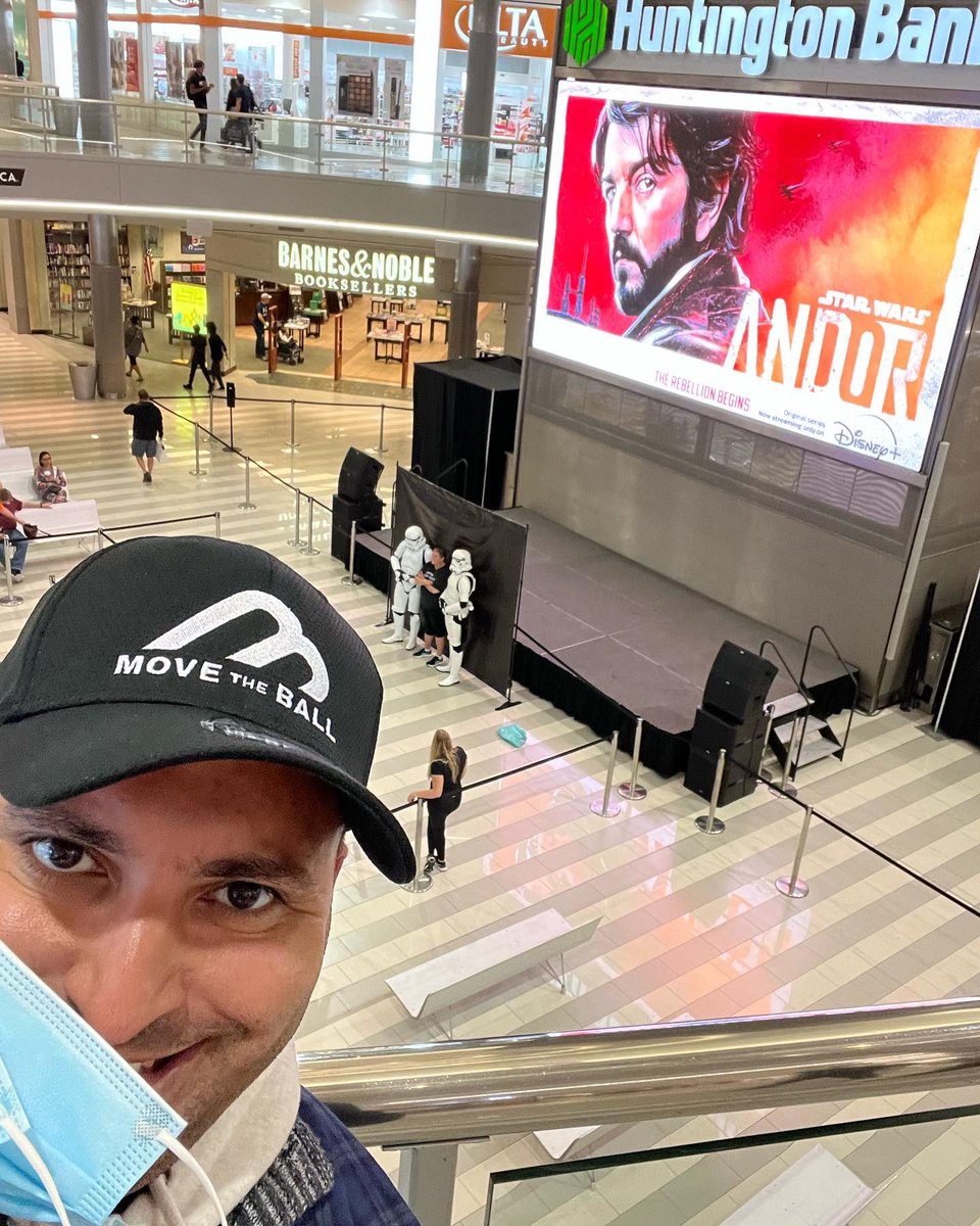 airhasiescardo's tweet photo. Star Wars Andor Event Yesterday After Work inside @mallofamerica! #LifeInMinny #HasiAganistTheWorld https://t.co/IXHDnq9fZm