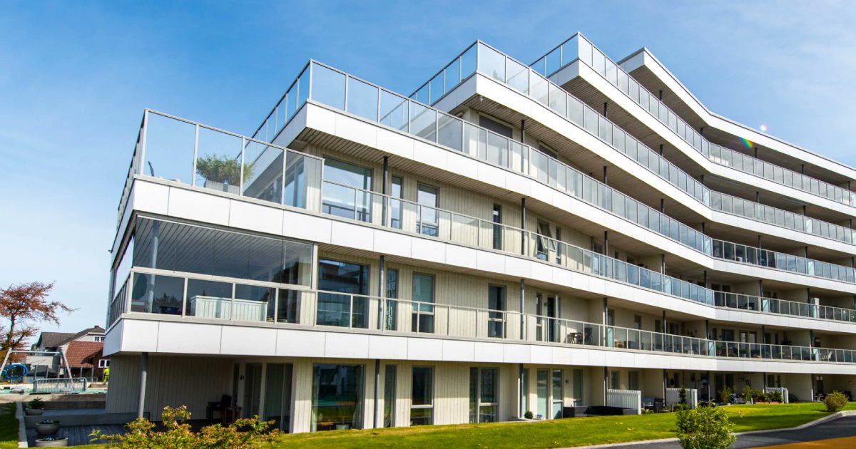 Indunor's tweet photo. Fri utsikt uten å vrenge lommeboken! 💰
Glassrekkverk i aluminium er et økonomisk alternativ for å kunne ramme inn ditt uteområde og skape den beste utsikten. 

Les mer om rimelige kvalitetsprodukter fra Indunor: https://t.co/oDOB57ULNM https://t.co/p1kV2Sg7mV