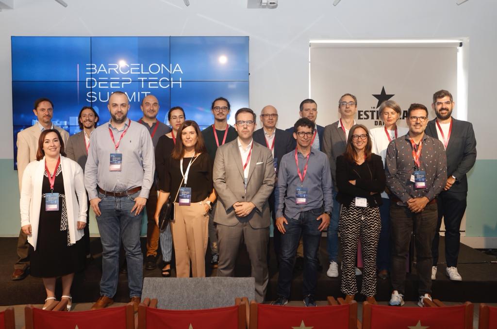 bcn_empreses's tweet photo. Ha arribat el moment de connectar necessitats amb solucions!💡
🗣️🆙 El director executiu del Centre d'Emprenedoria i Innovació de @iesebschool i membre de la nostra xarxa d’experts/es del #ThinkNet, @josemariasiota, fomenta la col·laboració entre #startups i empreses #DeepTech. https://t.co/kXREz0xe2f