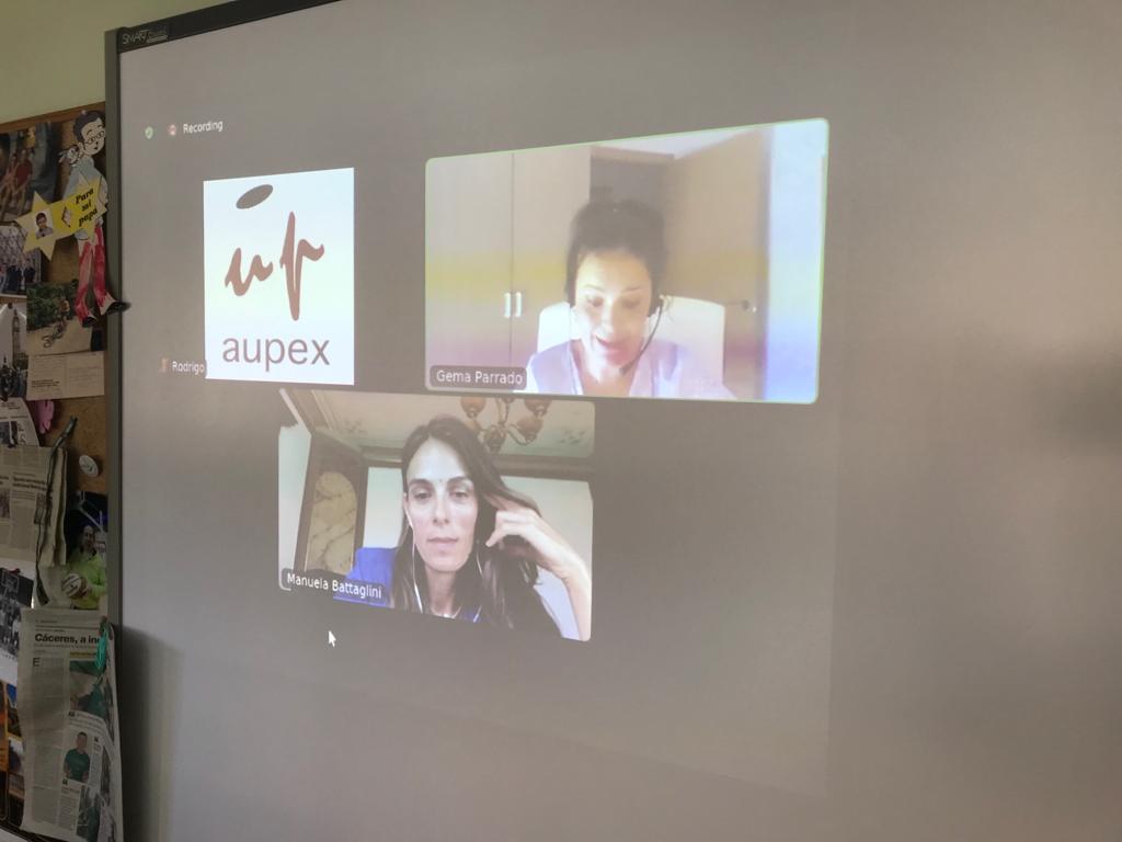 nccaldeamoret's tweet photo. Ya estamos en el @nccaldeamoret escuchando con interés todo lo que nos esta contado @manuelabat #ExperienciasTIC #CompetenciasDigitales #IA #éticadigital #derechosdigitales #transparencia #privacidad https://t.co/BuyS4TP6nW