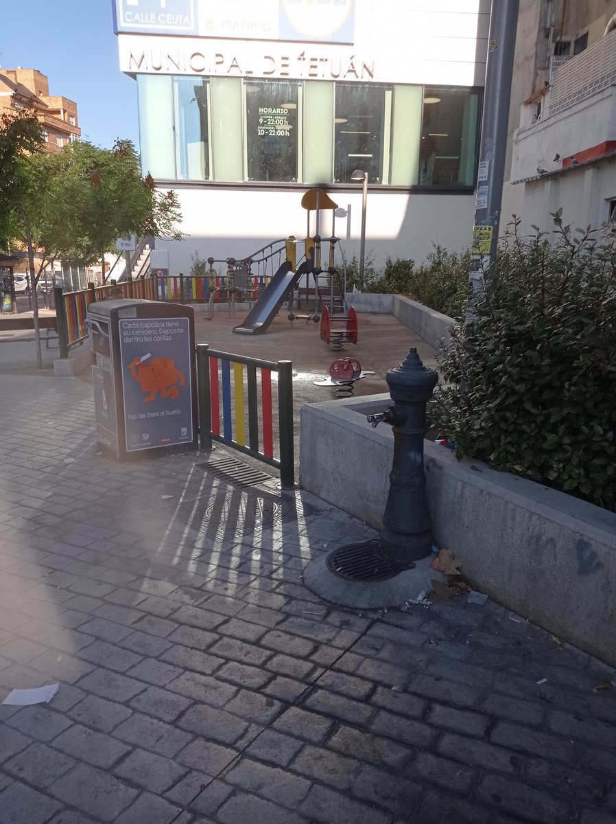 asocvec4Ctetuan's tweet photo. En Lope de Haro con Francos Rodríguez, @MADRID ha tirado el muro quedando a la vista  un pequeño solar municipal 
Se podría poner aquí y en el solar cercano zonas  estanciales  con bancos y juegos infantiles como el de Marques de Viana tan utilizado por el vecindario
@bpinedotex https://t.co/zfEiWTJ36g