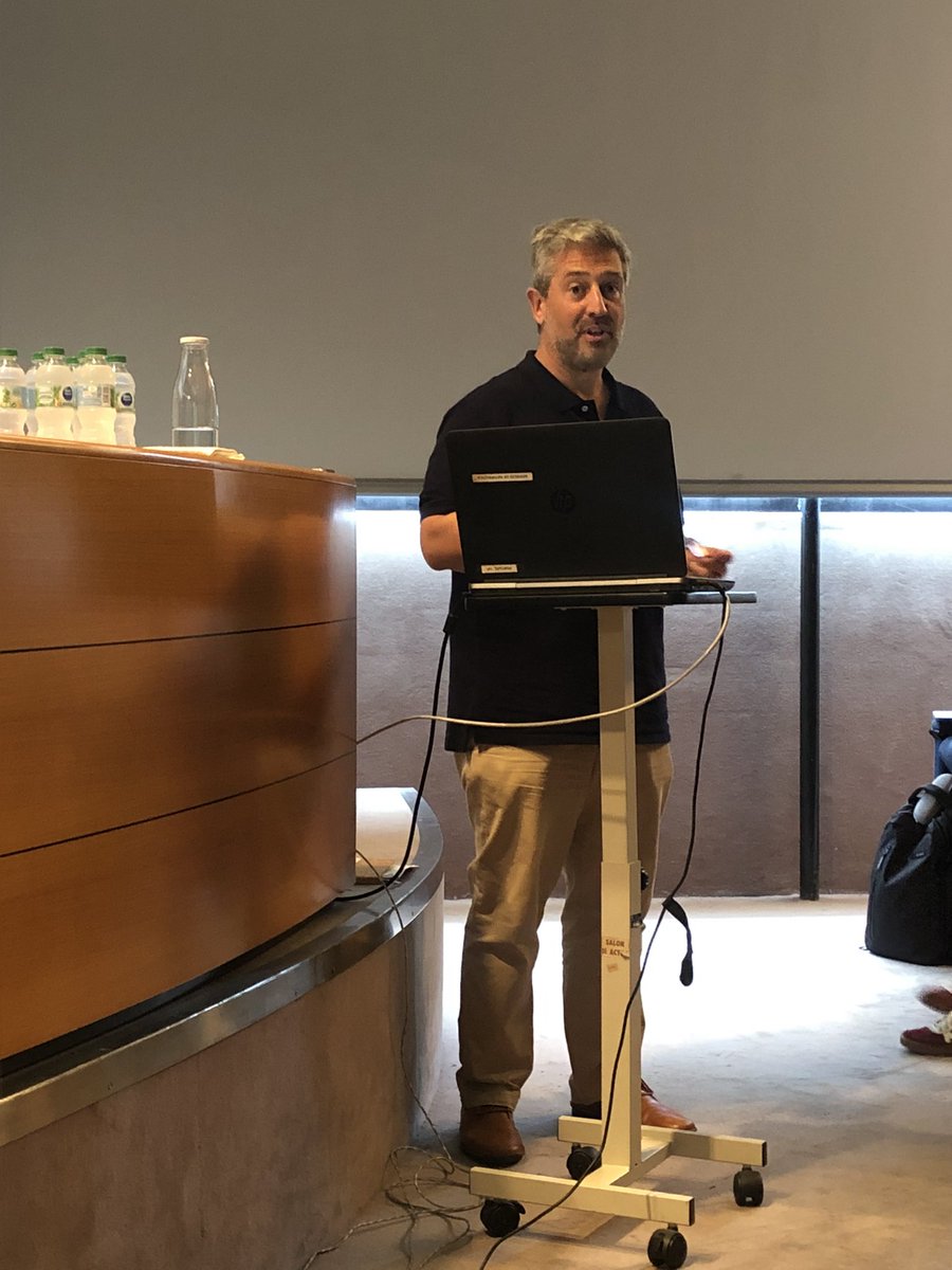 EmiliaMatallana's tweet photo. David Bisetto @psicologia_uv habla sobre salud mental y carrera científica en la Jornada Postdocs Day @iata_csic, presentado por Paco Romero @CSIC @CSICval @UV_EG https://t.co/k3j5RcXiGk