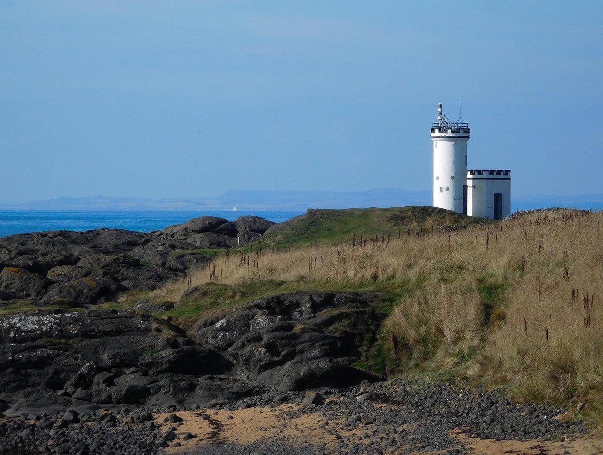 BilberryBirch's tweet photo. Around Elie yesterday #eastneuk #fife #elie #lighthouse #ladystower #fifecoastalpath #autumn #september https://t.co/oyA11z2AxN