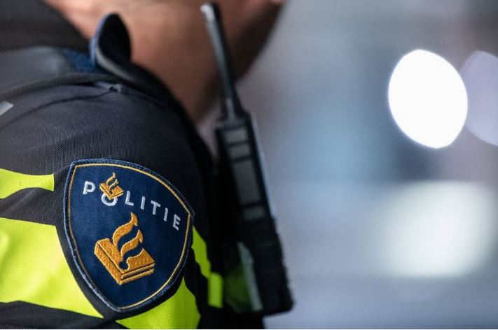 Op de Zeelandsedijk in #Volkel t.h.v. de ingang van vliegbasis Volkel demonstreren ca. 6 personen op de openbare tegen nucleaire wapens. De #demonstratie verloopt vreedzaam en duurt vermoedelijk nog 30 minuten. Wij hebben goed contact en zijn in gesprek.