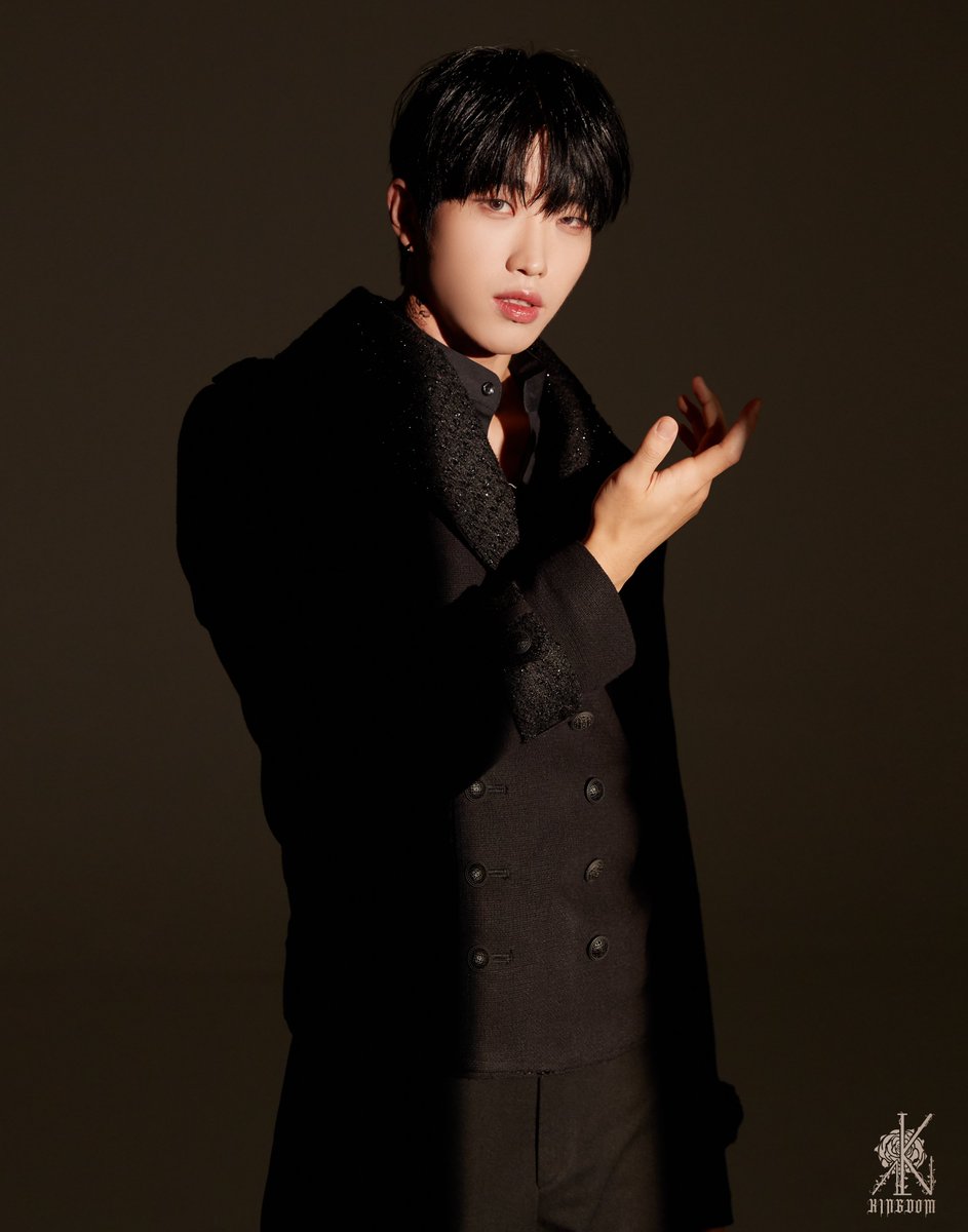 TheKingDom_GF's tweet photo. [👑]
KINGDOM 5TH MINI ALBUM 'History Of Kingdom : PartⅤ. Louis'  INDIVIDUAL CONCEPT PHOTO (Mirror ver.)

#DANN #단
#KINGDOM #킹덤 https://t.co/hubrbAwJPW