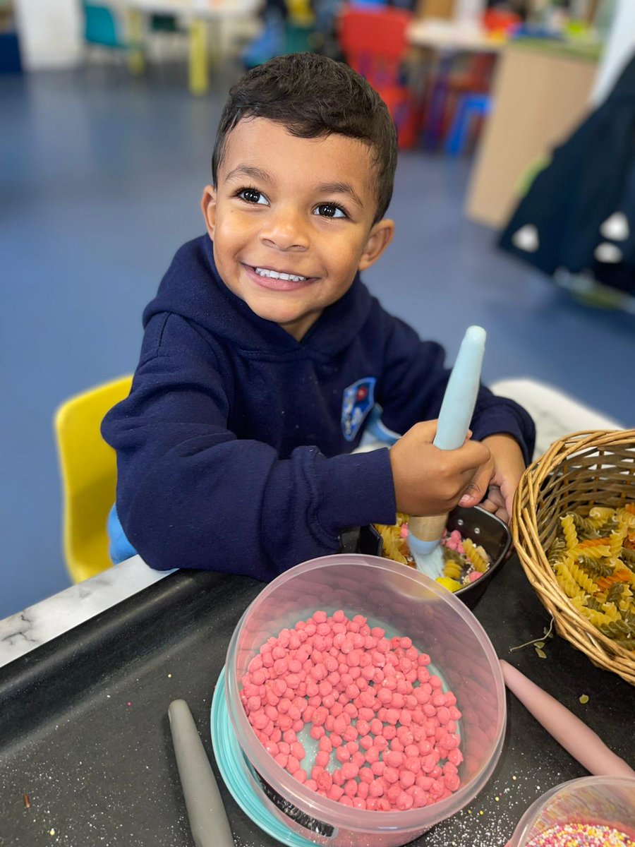 TheChadderton's tweet photo. Pre-School has been talking about friendship and what makes a good friend. They worked together with their friends and created their own friendship pie 🥧✨#friendship #chadderton #preschool #oldham @Oldham_Hour @ISAschoolsnorth https://t.co/ArOP4C0e90