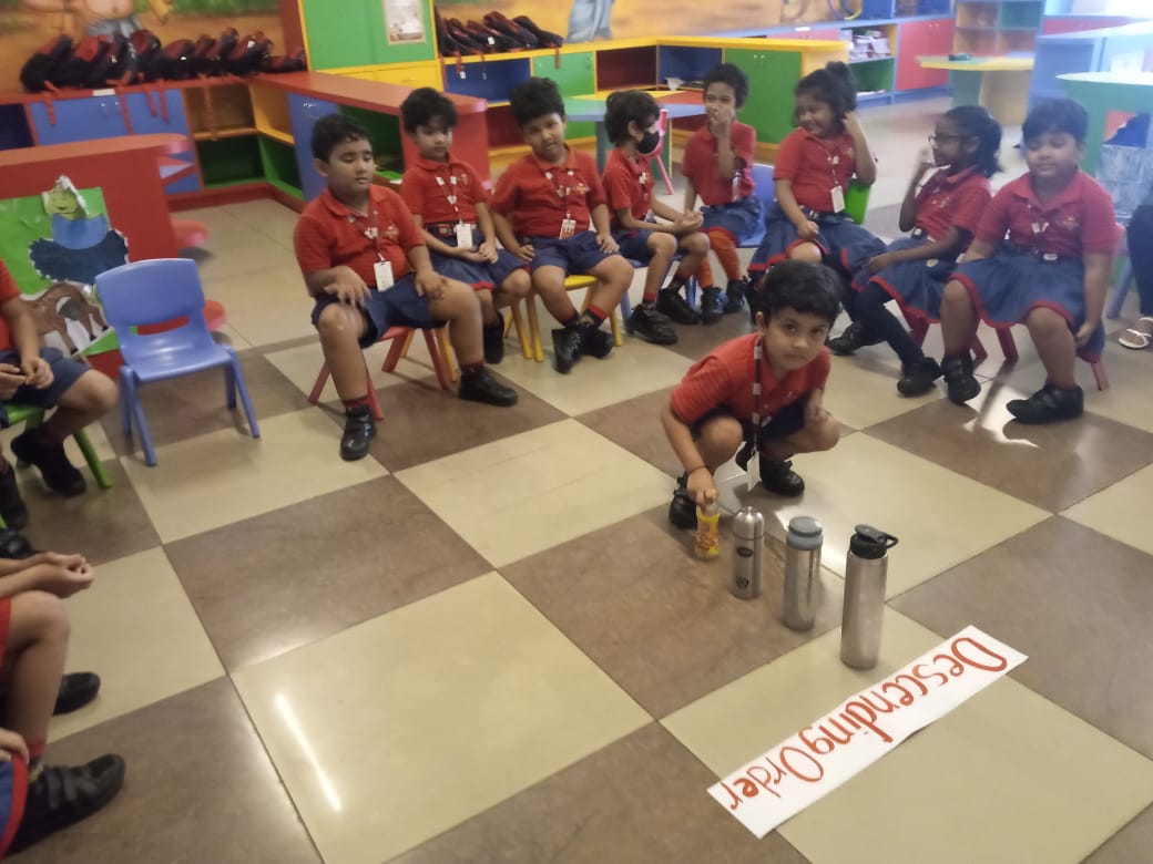SAI_Edu_In's tweet photo. The tiny tots of KG-II learnt about the descending order during their maths class. With the help of some real life objects and by experiential learning,they could comprehend the topic at their best. 
#21stcenturyskills
#logicalskills
#logicalsequencing
#linguisticskills https://t.co/KP1bRojn5N