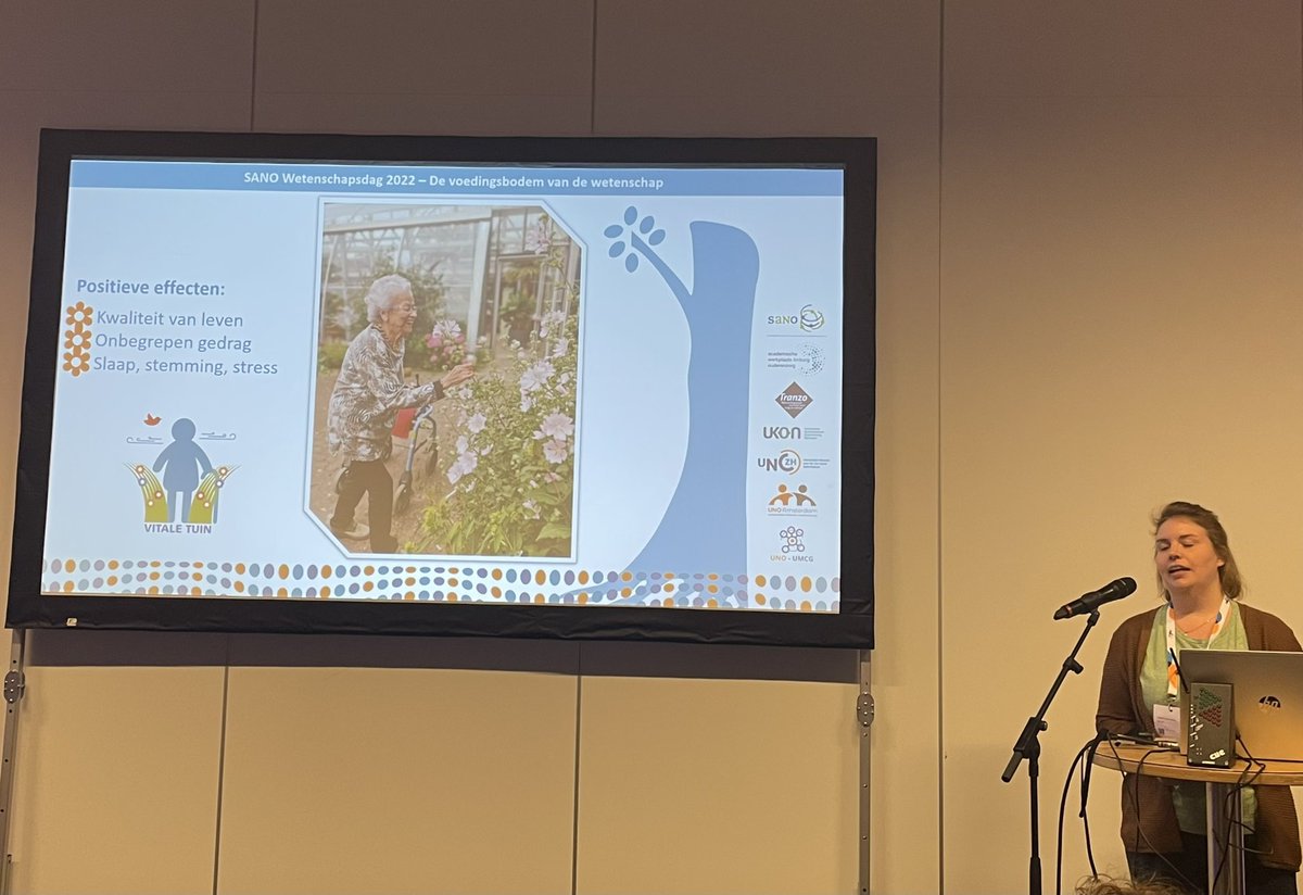 Melanie van der Velde, promovenda bij <a href="/PietervForeest/">Pieter van Foreest</a> en <a href="/UNCZH/">UNC-ZH</a> presenteert haar poster op de #SWD2022