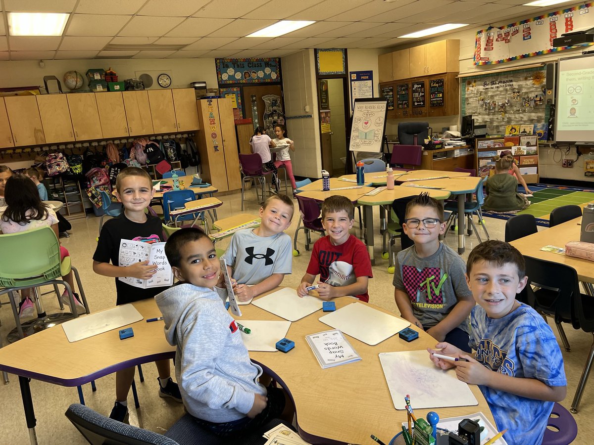 AmyRose2020's tweet photo. Phonics Professors hard at work on their snap words. ✏️ @ARPanthers @MahopacSchools https://t.co/hkDBmQ0cr2