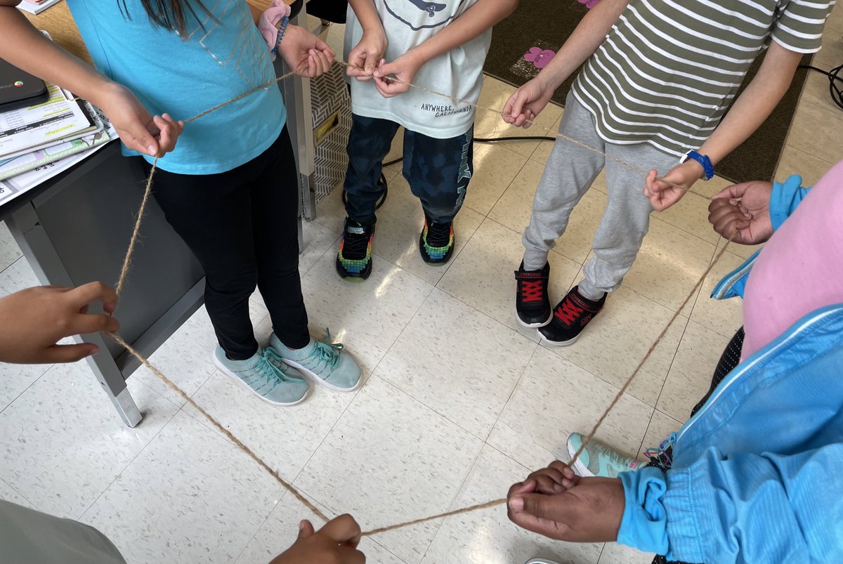 Students had so much fun making shapes! Rules: only 1 piece of rope, and everyone in the group must have at least 1 hand on the rope to make the shape! 🔻🟩🔷🟠 <a href="/YRDSB/">York Region DSB</a> <a href="/OM_MackPS/">OMMackPS</a>