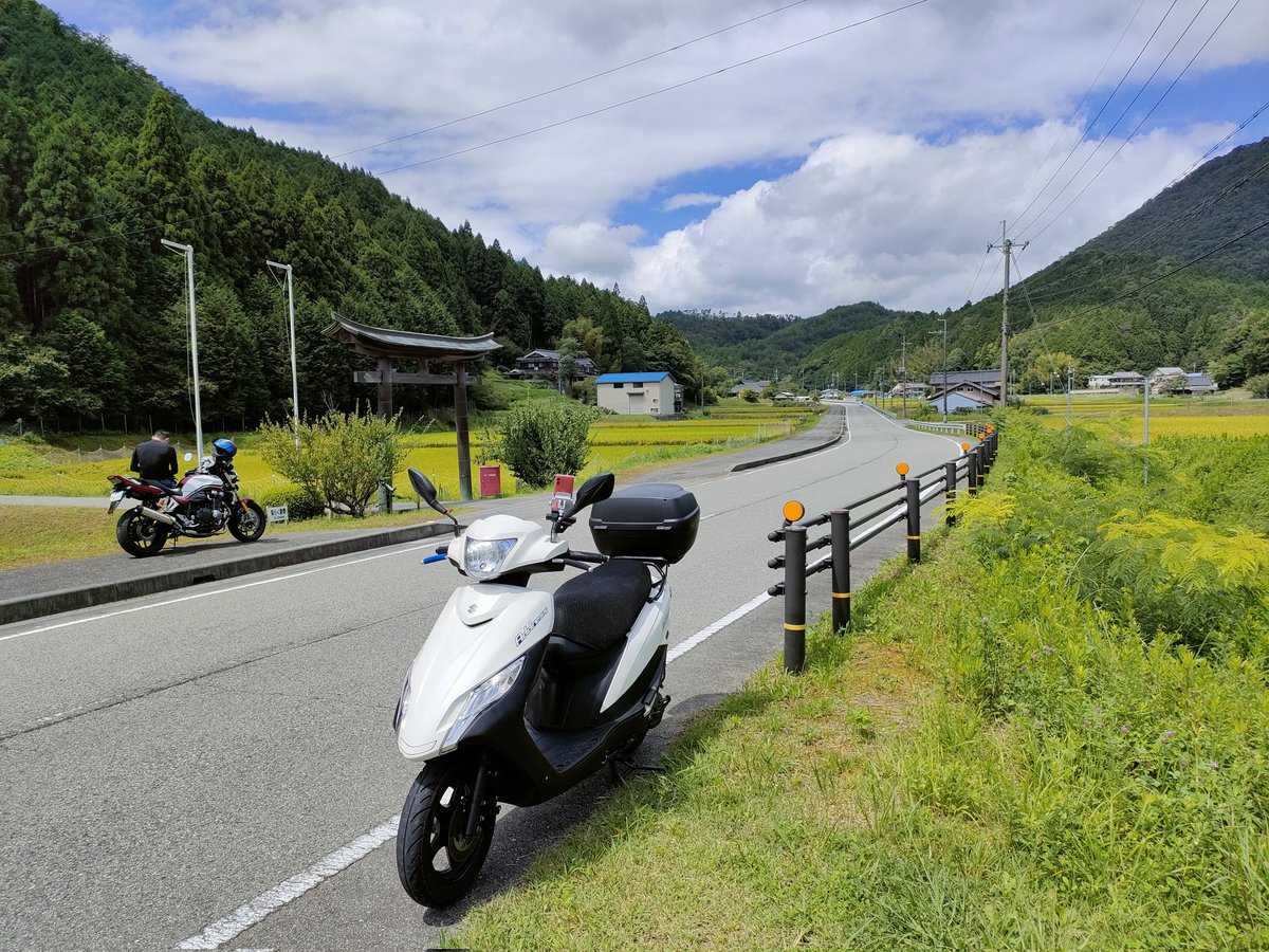 kazami_d_ori's tweet photo. @lrlOqBqGPrx8p5a そうですね、先月の事故で割れてしまったのでヤフオクで探していたところ
1ヶ月ほどで美品を安価に落札できたため黒に交換しました
何度も貼ってたんですが誰も触れてくれなかっのでありがたい😝
黒もなかなかイケルので個人的には大満足です👍 https://t.co/A7Ym5PLYjC