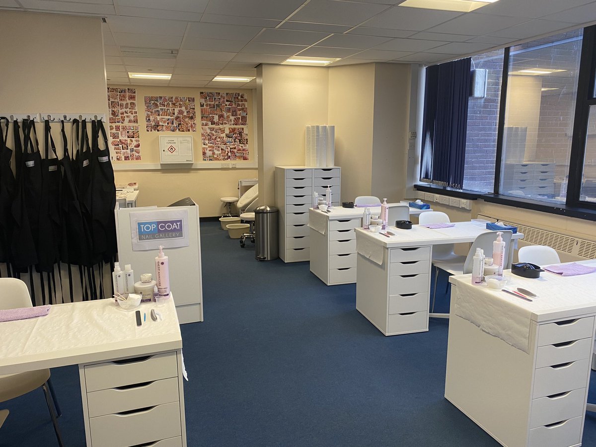 topcoatgallery's tweet photo. Exciting news! Top Coat Nail Gallery will be open to staff clients after the October holidays!  Please look out for more information soon. 💅🏼 @MonifiethHigh @DYWTayCities https://t.co/aIrnYTYCES