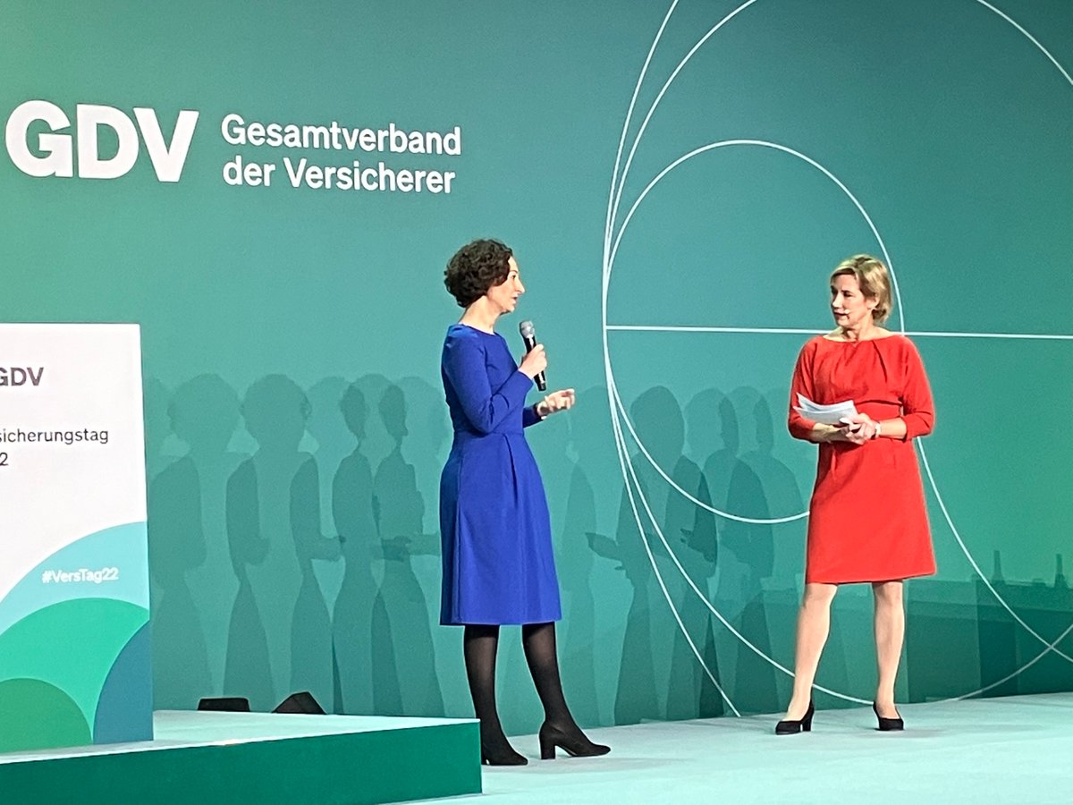 procontraonline's tweet photo. „Wir brauchen ein Produkt, das wir guten Herzens den Verbrauchern empfehlen können“, sagt @RamonaPop, Vorständin @vzbv, zum Thema #Altersvorsorge.
#vzbv #TagderVersicherer #VersTag22 #GDV @gdv_de https://t.co/UTk4mqROiv