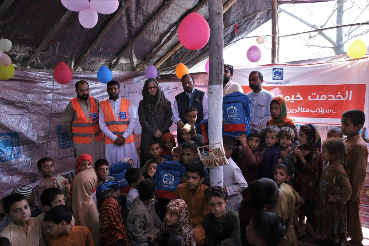 AlkhidmatOrg's tweet photo. اقوام کی ترقی کا راز اس کی تعلیم میں پوشیدہ ہے۔ اس اہمیت کے پیشِ نظر الخدمت کےزیرِاہتمام چارسدہ کاسیلاب سے متاثرہ علاقہ سردریاب میں متاثرین کے لئے قائم "الخدمت خیمہ بستی"میں خیمہ اسکول کاآغاز کردیا گیا۔ لہذا تعلیم کو یقینی بنانے کے لیے ساتھ دیں، بے شک علم بہترین صدقہ جاریہ ہے۔ https://t.co/i5hJFkXlF6