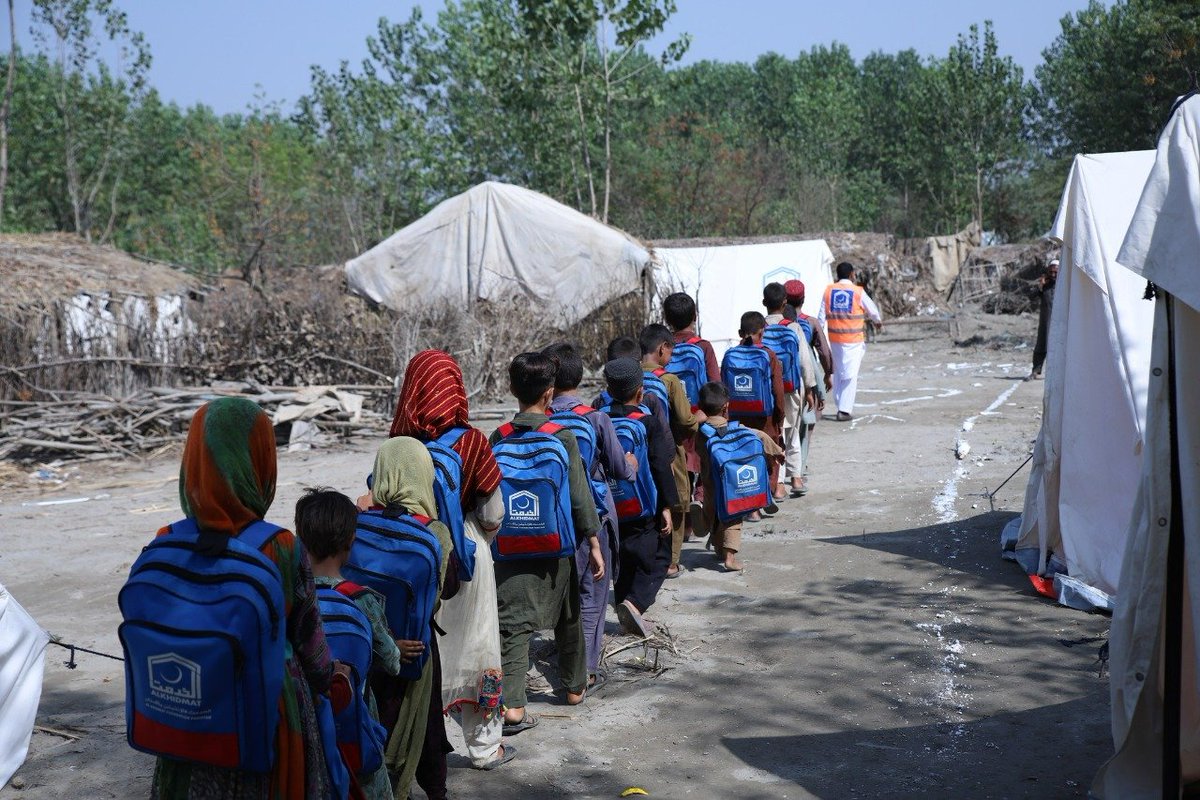 AlkhidmatOrg's tweet photo. اقوام کی ترقی کا راز اس کی تعلیم میں پوشیدہ ہے۔ اس اہمیت کے پیشِ نظر الخدمت کےزیرِاہتمام چارسدہ کاسیلاب سے متاثرہ علاقہ سردریاب میں متاثرین کے لئے قائم "الخدمت خیمہ بستی"میں خیمہ اسکول کاآغاز کردیا گیا۔ لہذا تعلیم کو یقینی بنانے کے لیے ساتھ دیں، بے شک علم بہترین صدقہ جاریہ ہے۔ https://t.co/i5hJFkXlF6