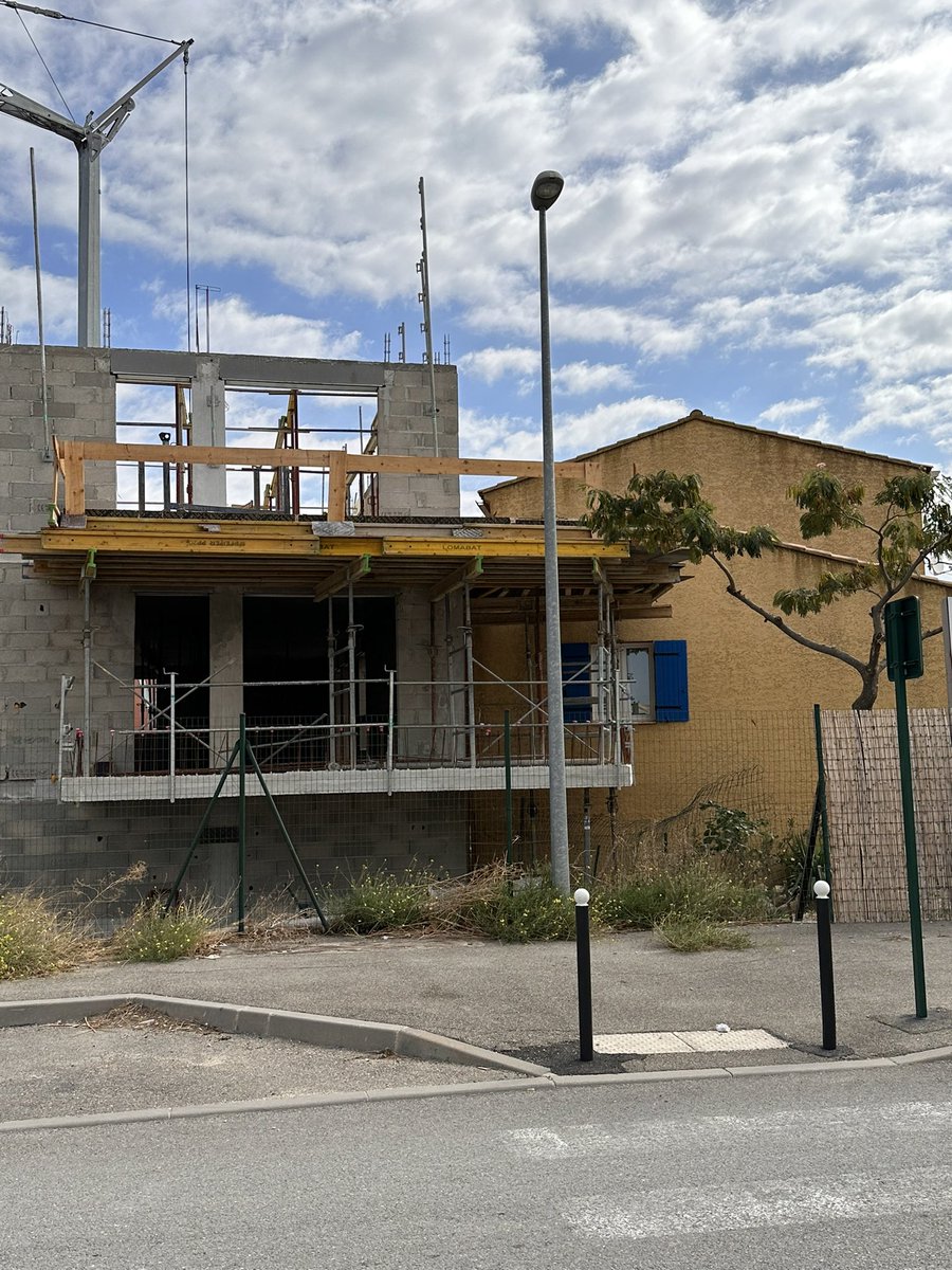 COUCOU LE VOISINOU. 👋
#teamarchi #voisinage #lesvigneres #cavaillon #densité