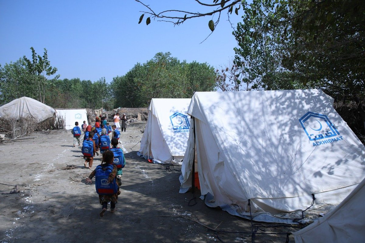 AlkhidmatOrg's tweet photo. اقوام کی ترقی کا راز اس کی تعلیم میں پوشیدہ ہے۔ اس اہمیت کے پیشِ نظر الخدمت کےزیرِاہتمام چارسدہ کاسیلاب سے متاثرہ علاقہ سردریاب میں متاثرین کے لئے قائم "الخدمت خیمہ بستی"میں خیمہ اسکول کاآغاز کردیا گیا۔ لہذا تعلیم کو یقینی بنانے کے لیے ساتھ دیں، بے شک علم بہترین صدقہ جاریہ ہے۔ https://t.co/i5hJFkXlF6
