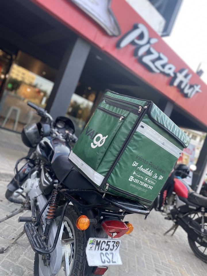 VaiGo_logistics's tweet photo. On Thursdays, we have partnered up with Pizza Hut Tanzania to make sure all your Pizza orders are delivered on time.
🍕🏍️💨 https://t.co/rESj5Db14O