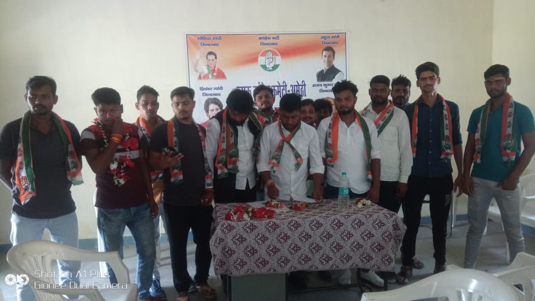 186shubhamsingh's tweet photo. अमेठी में लगातार यूथ कांग्रेस का काफिला बढ़ता हुआ शुभम सिंह के नेतृत्व में तमाम युवा साथी श्री राहुल गांधी के संघर्षों से प्रभावित होकर भारत जोड़ो यात्रा से प्रभावित होकर सभी युवा साथियों ने यूथ कांग्रेस ज्वाइन किया
@RahulGandhi @priyankagandhi @KaunSandeep @dgurjarofficial https://t.co/t6eDsLDMr2
