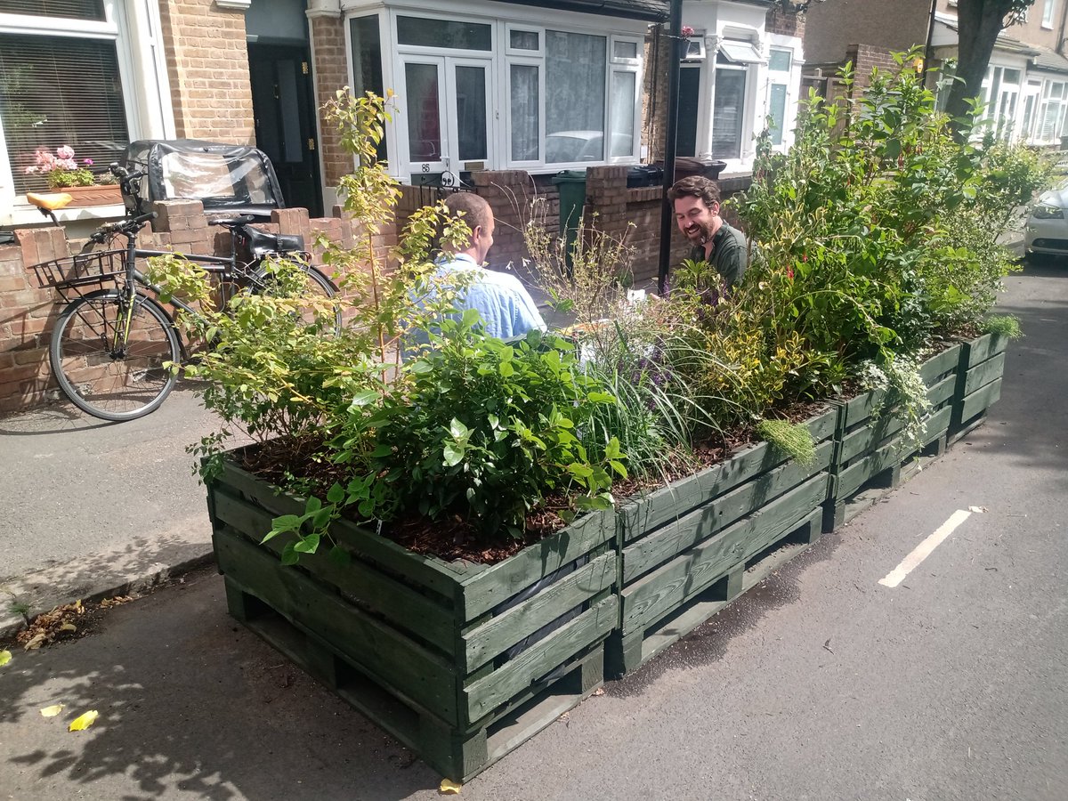 Labourstone's tweet photo. Really pleased that following the success of our @wfcouncil trial in #GloucesterRdE17- thank u @TobySpearpoint- we can roll out more #CommunityParklets! @Parklets_UK
@WeSupportWFMH @HSscorecard @healthy_hill @WFLabourParty @SustransLondon #WorldCarFreeDay
https://t.co/37UO0uyu3T https://t.co/V2b0aqx8SU