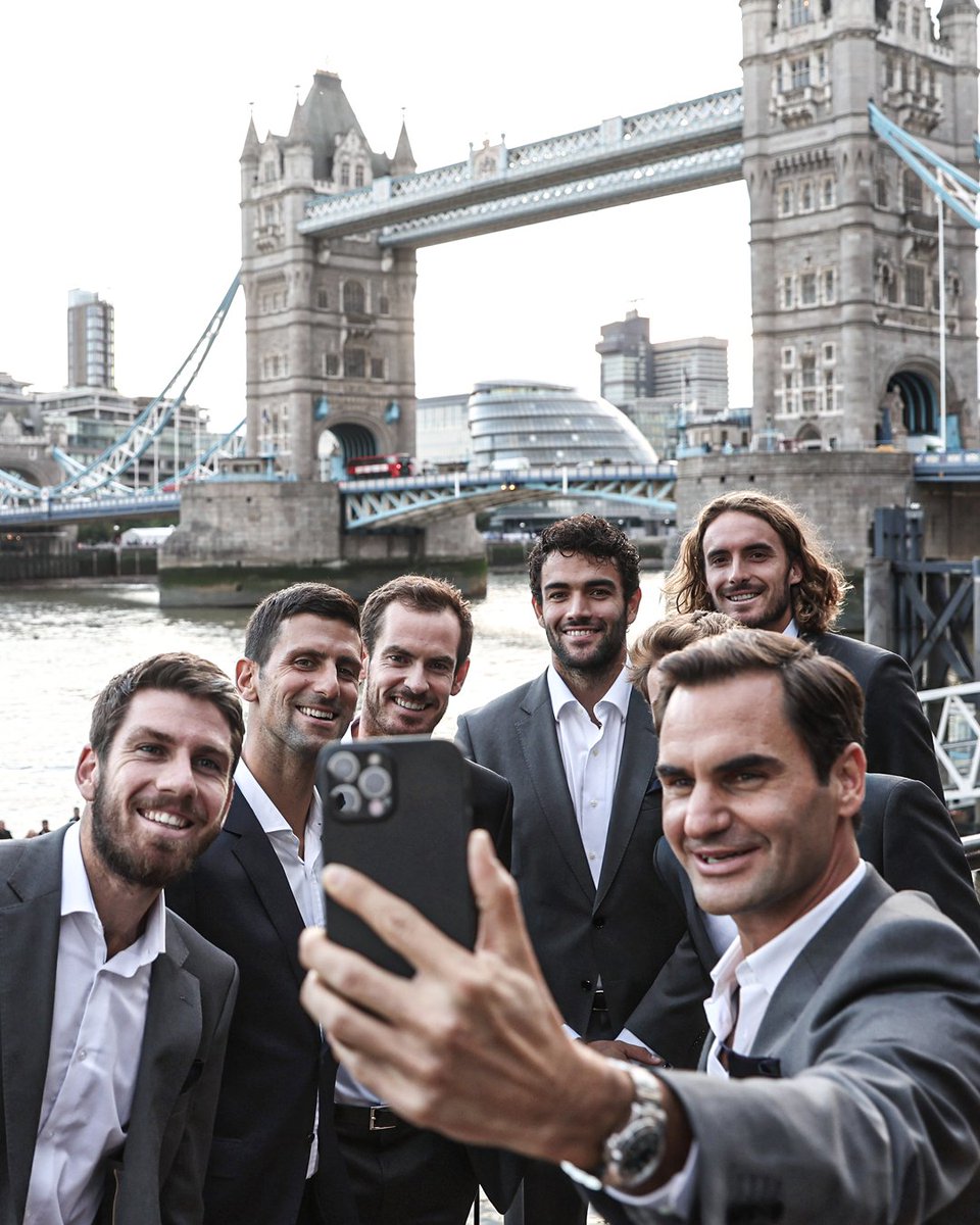 ESPNUK's tweet photo. A very talented selfie 📸 https://t.co/hDPw1Tr8Hj