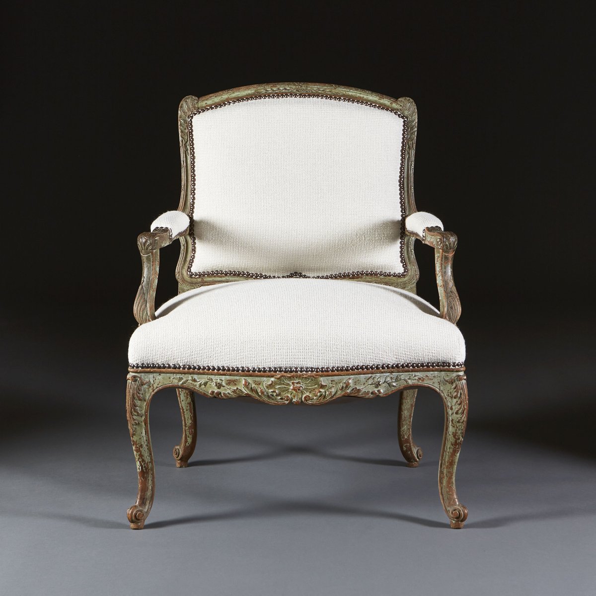 BADA1918's tweet photo. One of the highlight objects from this week’s newsletter! 📩

A mid-nineteenth century painted fauteuil from the stock of BADA member Tarquin Bilgen. 

Discover more at: https://t.co/Bm9qOO1Okh https://t.co/8N154MUI3E