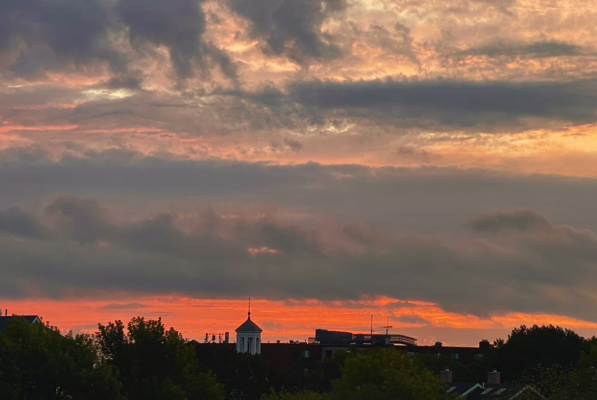 ChelseaScanner's tweet photo. Sunrise this morningβ¦ π
#ChelseaMA #GoodbyeSummerHelloFall https://t.co/LDjS0NCSVO