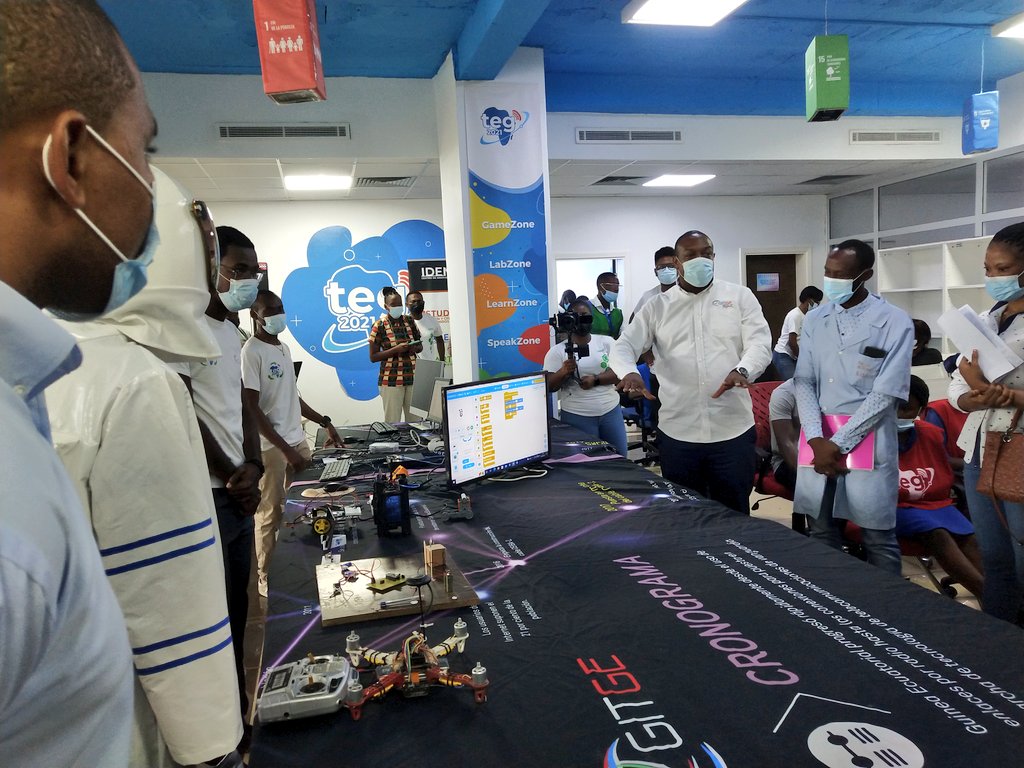 Gitge Educa celebra jornada tecnológica en la fundación <a href="/identicGE/">identic.ge</a>  con estudiantes. Con el apoyo de <a href="/UNICEFGuineaEcu/">UNICEF Guinea Ecuatorial</a> <a href="/autoclax/">autoclax</a> de #DreamsHub, Martínez Hnos e invitados, una jornada de aprendizaje y diversión, ante la mirada del Ministerio de Educación.
#EcosystemBuilders ❤️🇬🇶