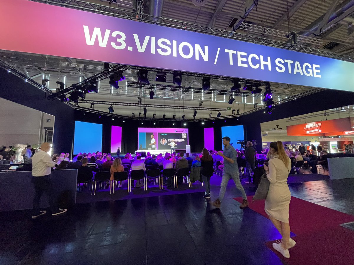 allanperrottet's tweet photo. @royber34 presenting @decomxyz at @dmexco on the W3. vision/tech stage https://t.co/63wZzk1upx