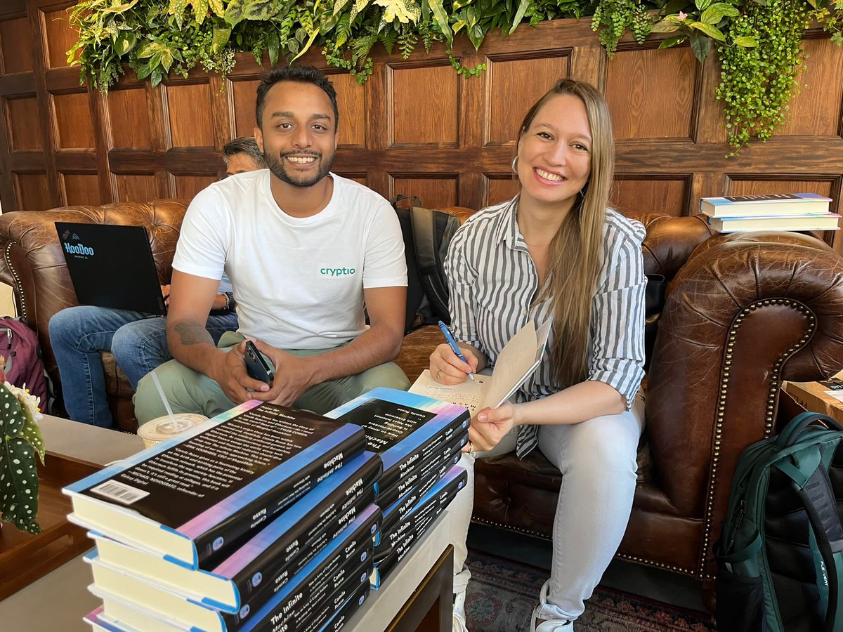 _AshNathan's tweet image. @CamiRusso everyone is loving the signed copies of the #infinitemachine 😉

It was super interesting to learn what’s in store for @DefiantNews 🌱

And we couldn’t be happier having you as part of the @cryptio_co fam🤘

#mainnet2022 #nyc