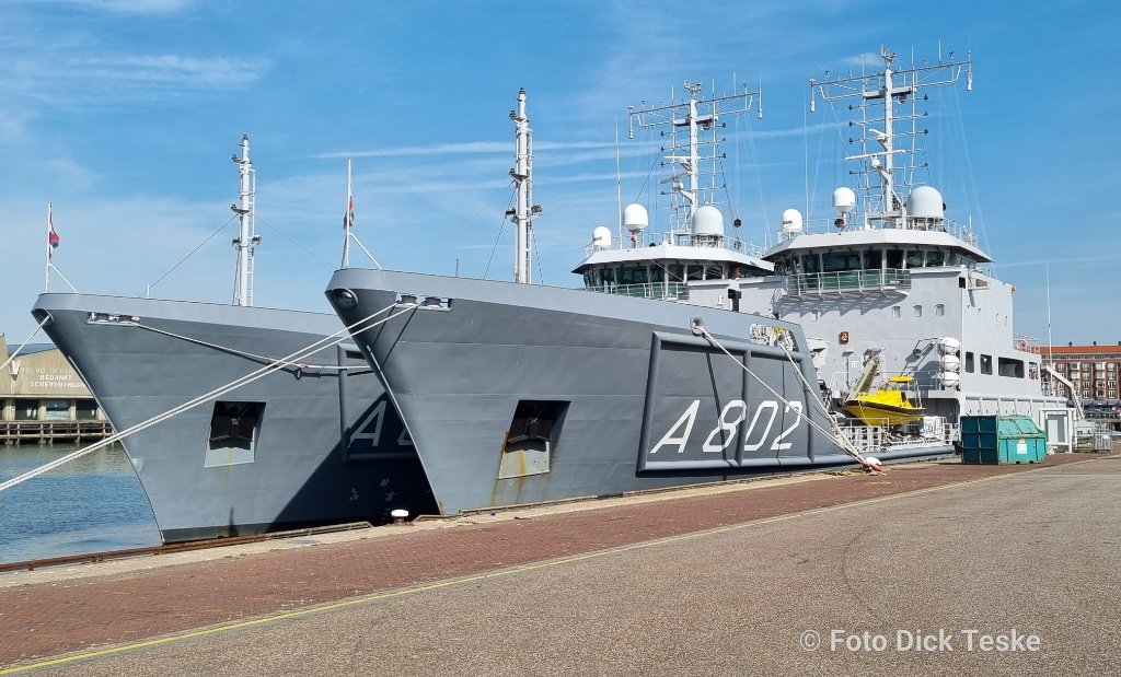 DTpersfoto's tweet photo. Tweeling @kon_marine in onze haven van Scheveningen #A802 #A803 mooi ! https://t.co/dUvBak25fD