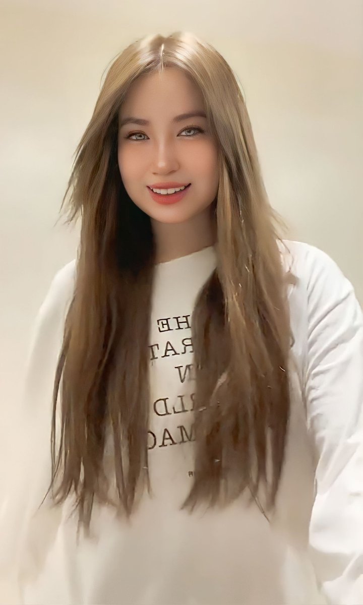 — she's so addicting. @iamyumigarcia 

→vt.tiktok.com/ZSR95mU1n/