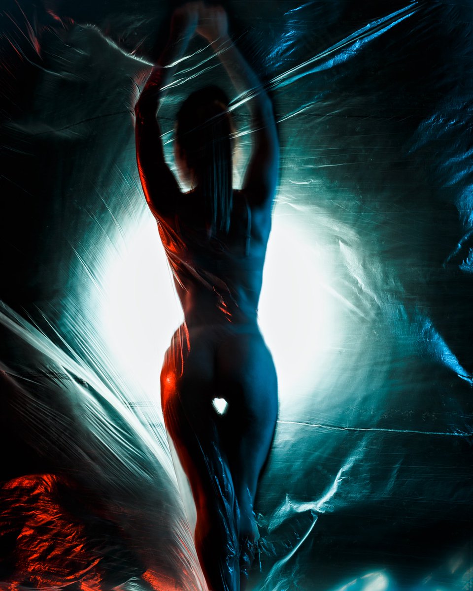 B52_Photography's tweet photo. Heart ❤️ #People #Darkness #Abstract #colorsphotography #portraitphotography  #portrait_perfection #gelllighting #butt #studioportrait #photooftoday #girlportrait #beautygirls #slovakphotographer  #creativephoto #fotograf #canonphotography #sexy #moodyedits #blueandred https://t.co/UMqICZF7uT