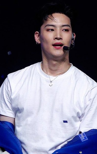 jayblooks's tweet photo. jay b was born to be on stage https://t.co/txS0Td02ny